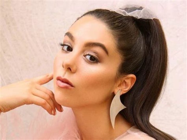 Kira Kosarin Biography, Age, Height, Net Worth, Boyfriend & Kids