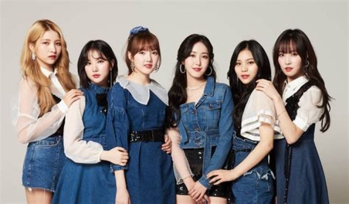 Kpop Girl Groups, Kpop Girls, Arabic Jokes, Wife Material, Twice Once