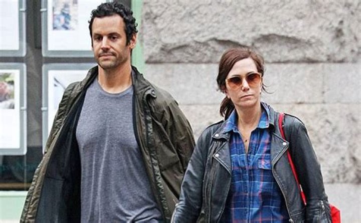 Kristen Wiig, fiancé Avi Rothman step out with their twins