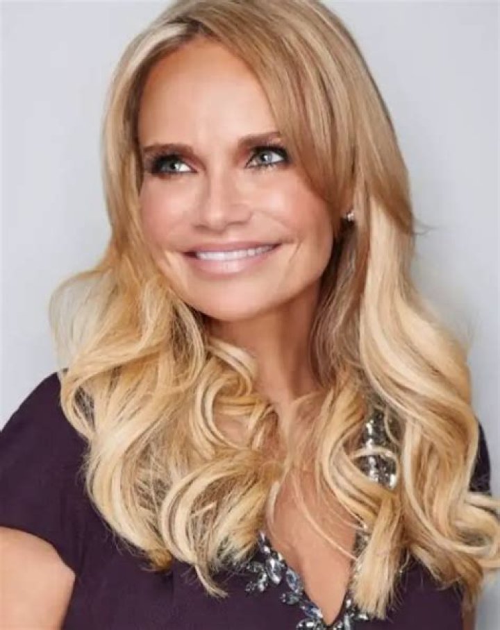Kristin Chenoweth Wiki, Bio, Age, Net Worth, and Other Facts Facts Five