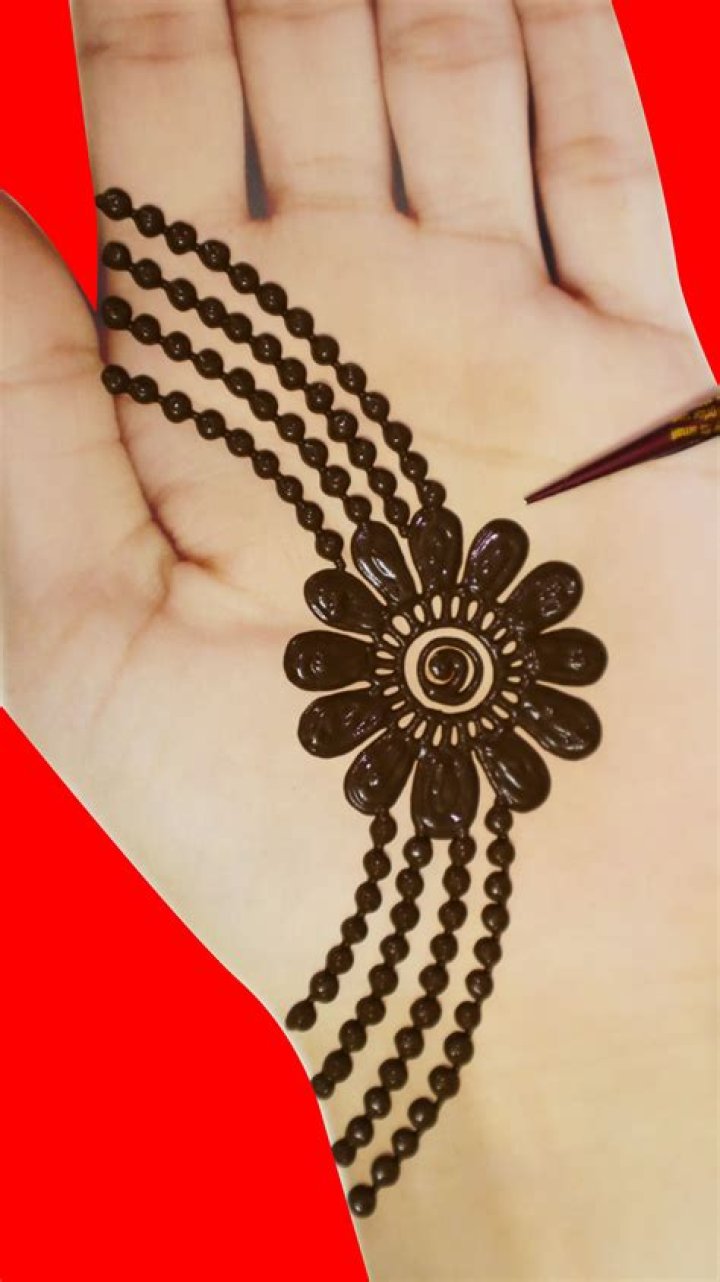 Latest Jewellery Mehndi Design For Back Hand Heart Shape Mehndi