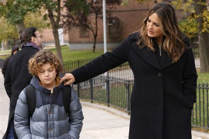 Law & Order SVU Benson and Stabler Kiss Fake Out? Episode 24x12