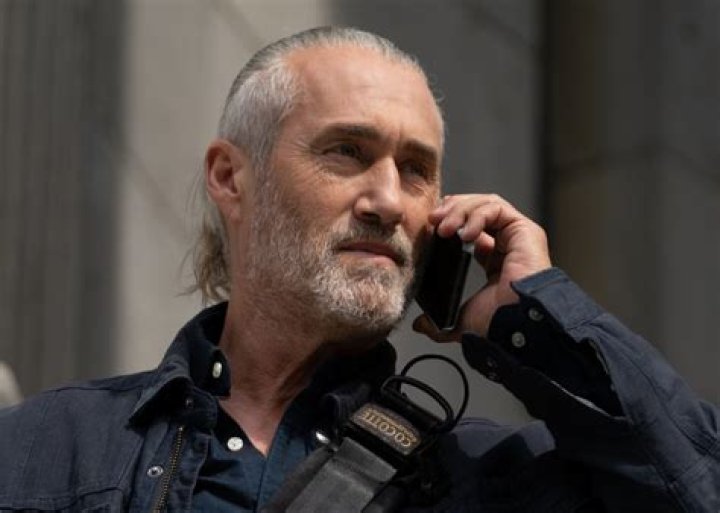Le personnage de Roy Dupuis dans Toute la vie aura sa propre série 7