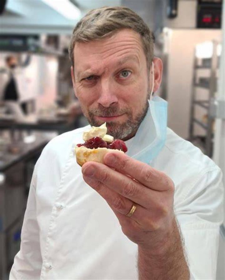 Let Chef P&acirc;tissier Benoit Blin Teach You One Of Le Manoir's Great Secrets