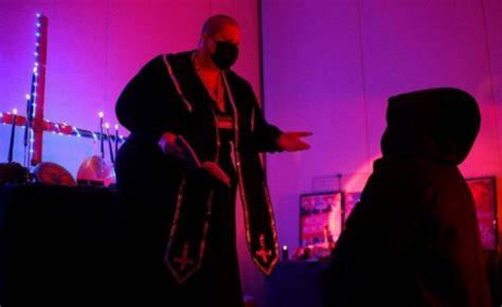 Lia Thomas Satanic Ritual With Girlfriend, Relationship