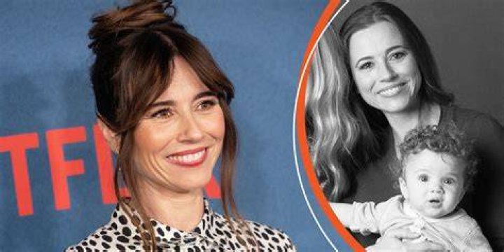 Linda Cardellini Siblings How Many Siblings does she have?