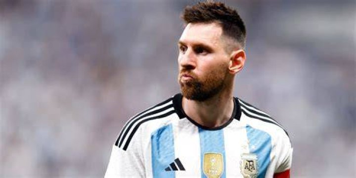 Lionel Messi / Lionel Messi S Relationship With Diego Maradona Football