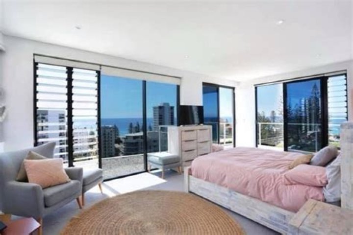 Living the Dream (28 Photos) Suburban Men Luxury yachts, Boats