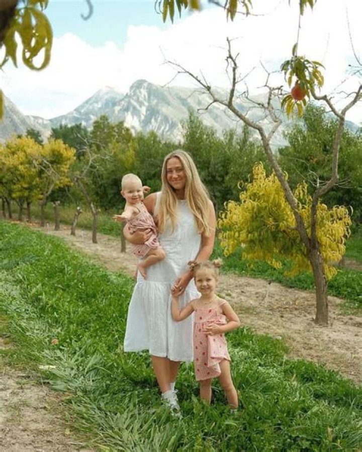 Lo Beeston Husband, Age, Net Worth, Heightweight And Much More