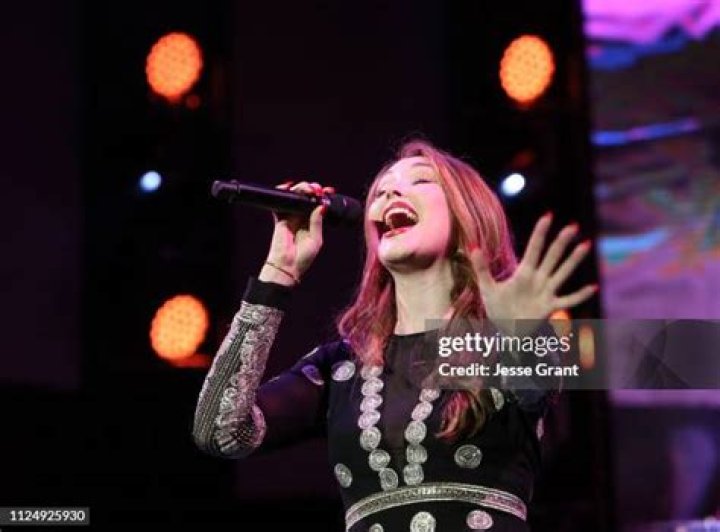 Loren Allred Performs 'Never Enough' At Pentatonix Member Scott Hoying