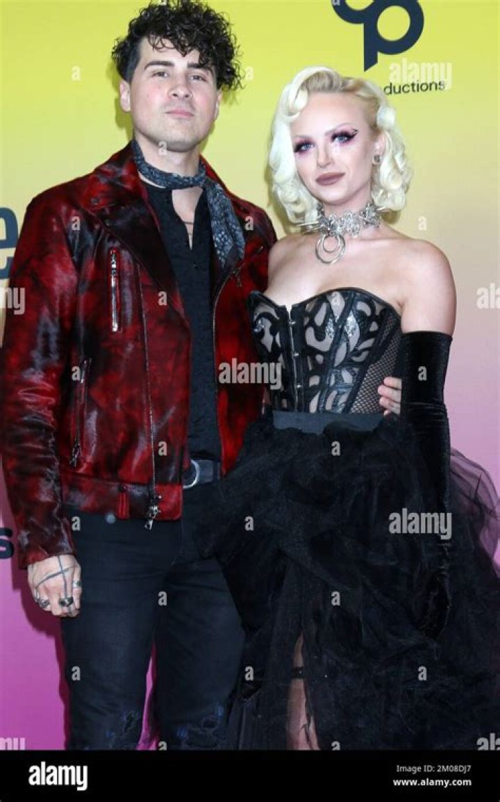 LOS ANGELES DEC 4 Anthony Padilla, Mykie aka Lauren Mychal at the