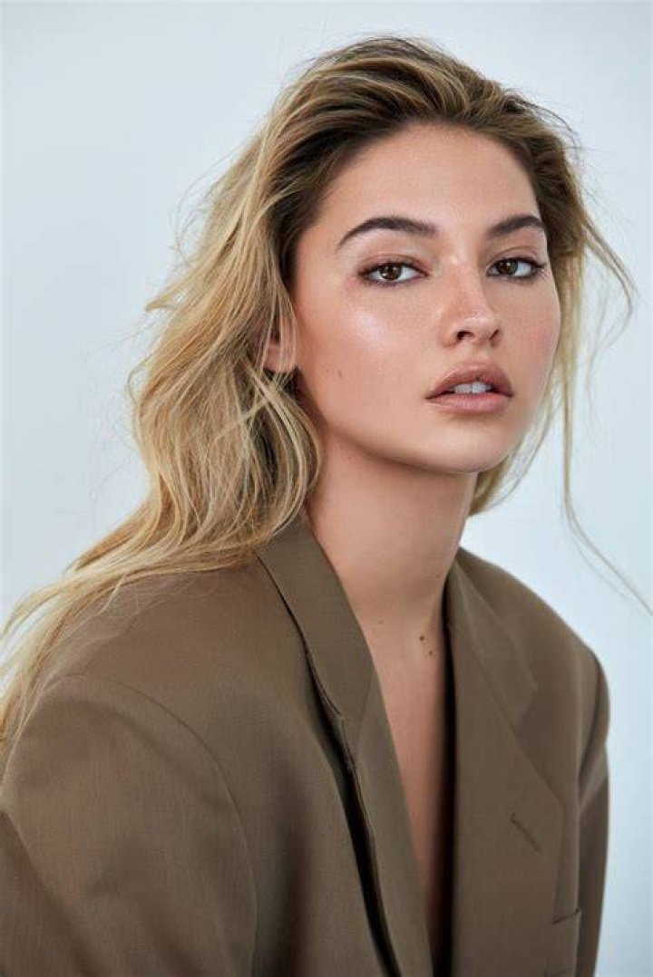 Madelyn Cline Bio, Age, Height, Boyfriend, Net Worth, Wiki