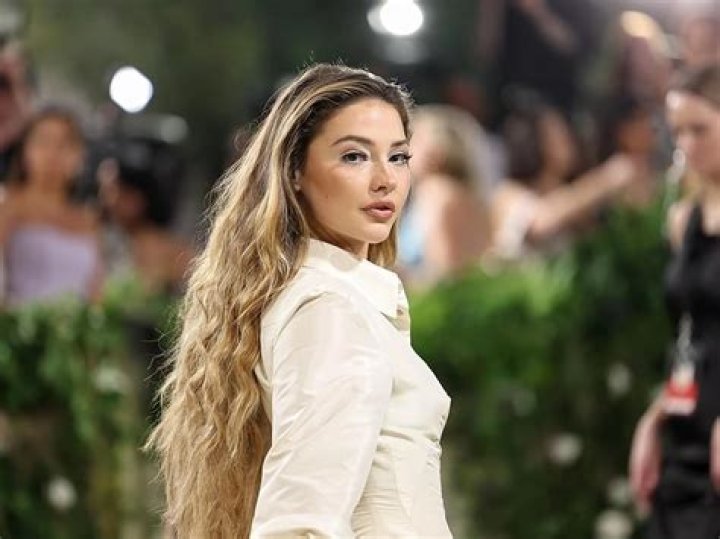 Madelyn Cline wikip&eacute;dia, biographie, &eacute;pouse, origine, mari, nouveau