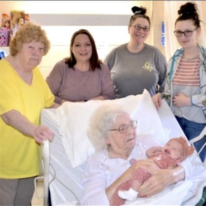 MaeDell Taylor Hawkins, 98, will her 622nd grandchild this
