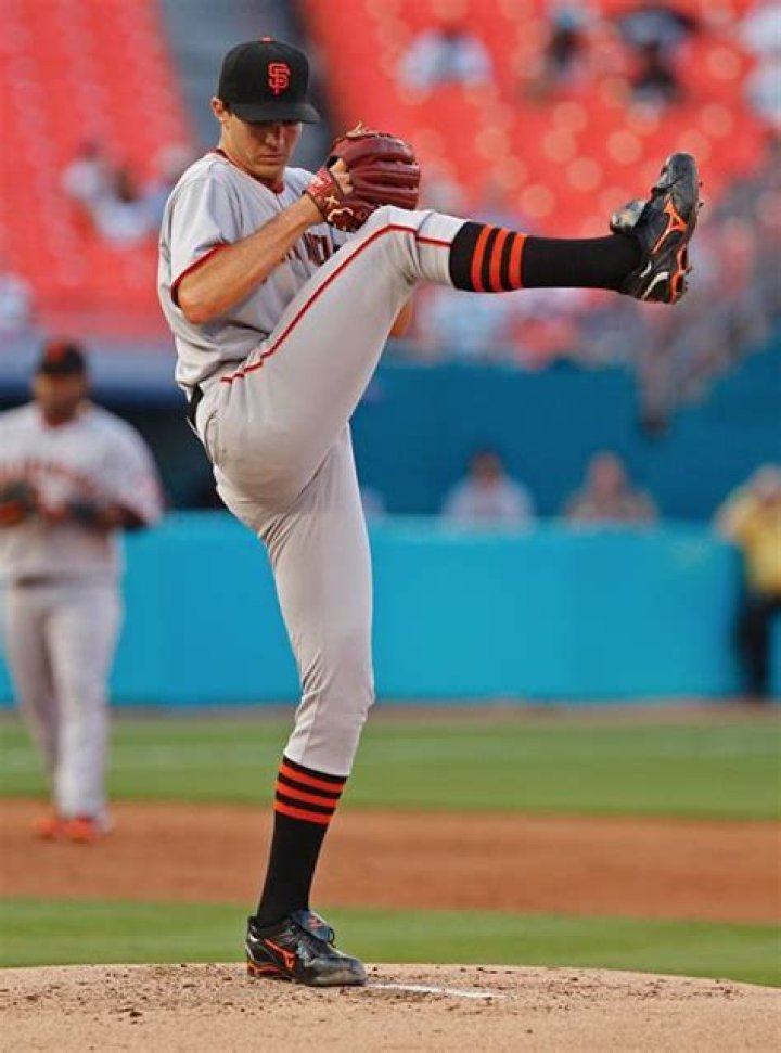 Major League Baseballer who plays for the San Francisco Giants. 35year