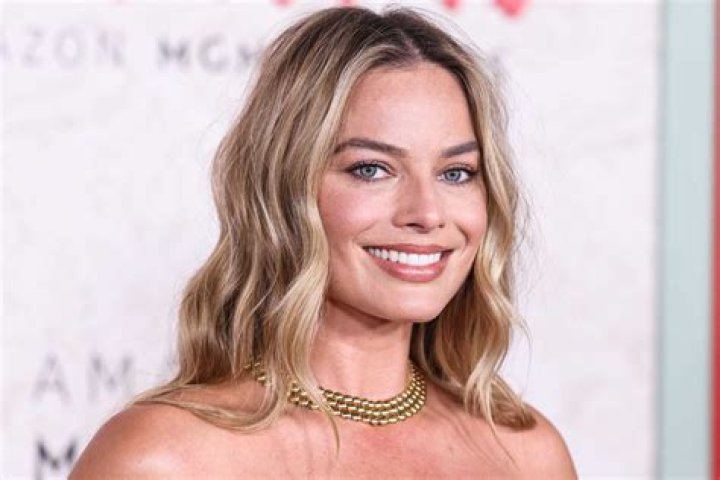 Margot Robbie Net Worth July 2023, Salary, Age, Siblings, Bio, Family