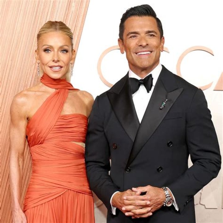 Mark Consuelos's net worth, age, children, Kelly Ripa, height, career
