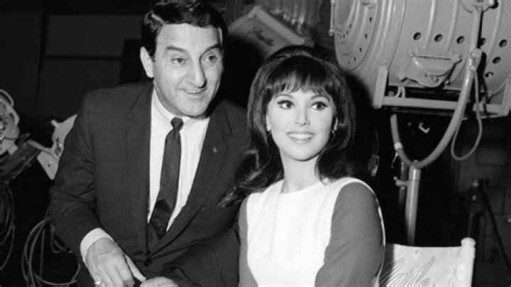 Marlo Thomas says she wears her late father’s ring to help her