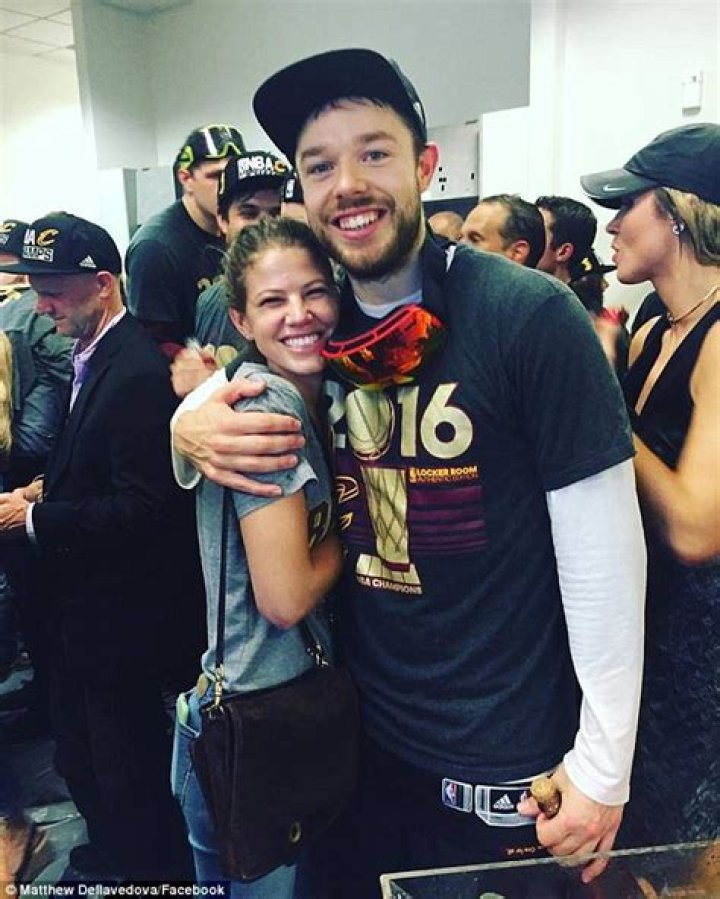 Matthew Dellavedova announces engagement to Anna Schroeder Daily Mail