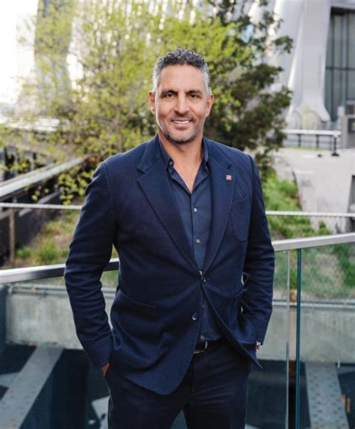 Mauricio Umansky's height makes him taller than Kyle Richards 5ft 2in frame