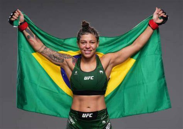 Mayra Sheetara's fights this Saturday in Las Vegas Cris