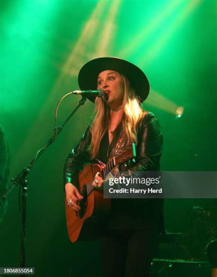 Meet Sunny Sweeney Singer/Songwriter/Touring Musician SHOUTOUT DFW