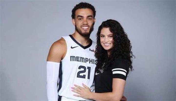 Meet Tyus Jones girlfriend Carrie Yeakey (Bio, Wiki)