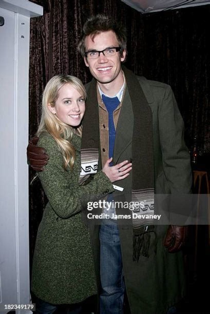 Megan Park & Tyler Hilton Happy & Hot in Hollywood Photo 349715