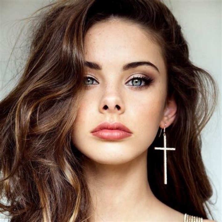 Meika Woollard Height Age Weight Measurement Wiki Biography & Net Worth