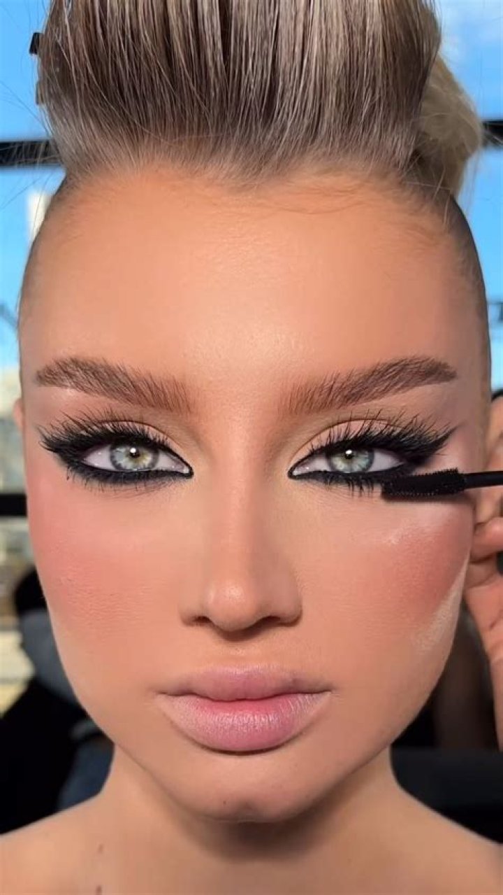 Melissa Black Eyeliner, Makeup Yourself, Long Hair Styles