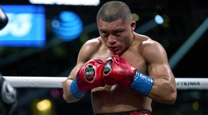 Mexican professional boxer, Isaac Cruz, Age, Wife, Family, Height, Wiki