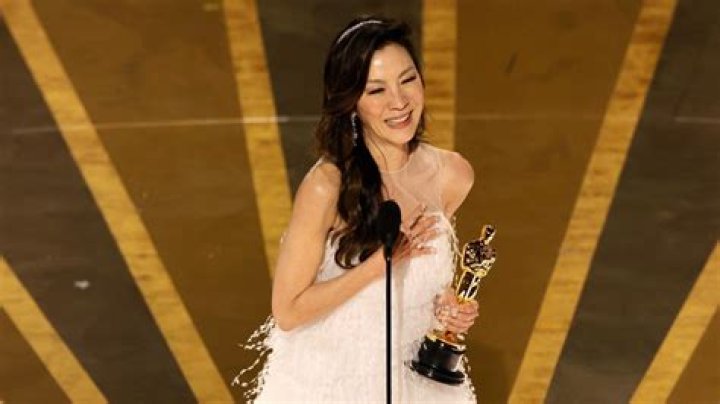 Michelle Yeoh Wins Best Actress Oscar, Ke Huy Quan & Jamie Lee Curtis
