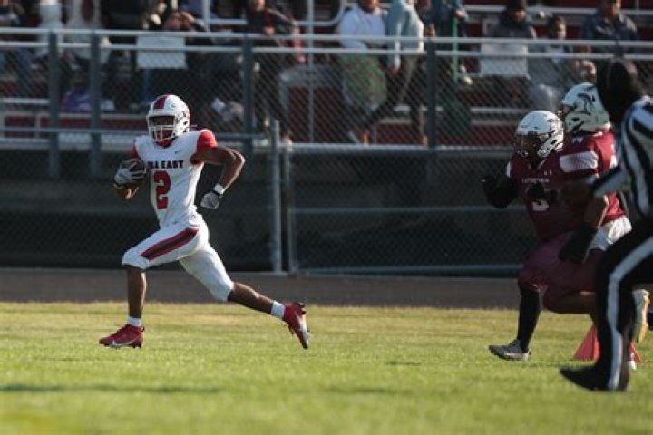 Milwaukee Lutheran football player persists past hindrance, pain