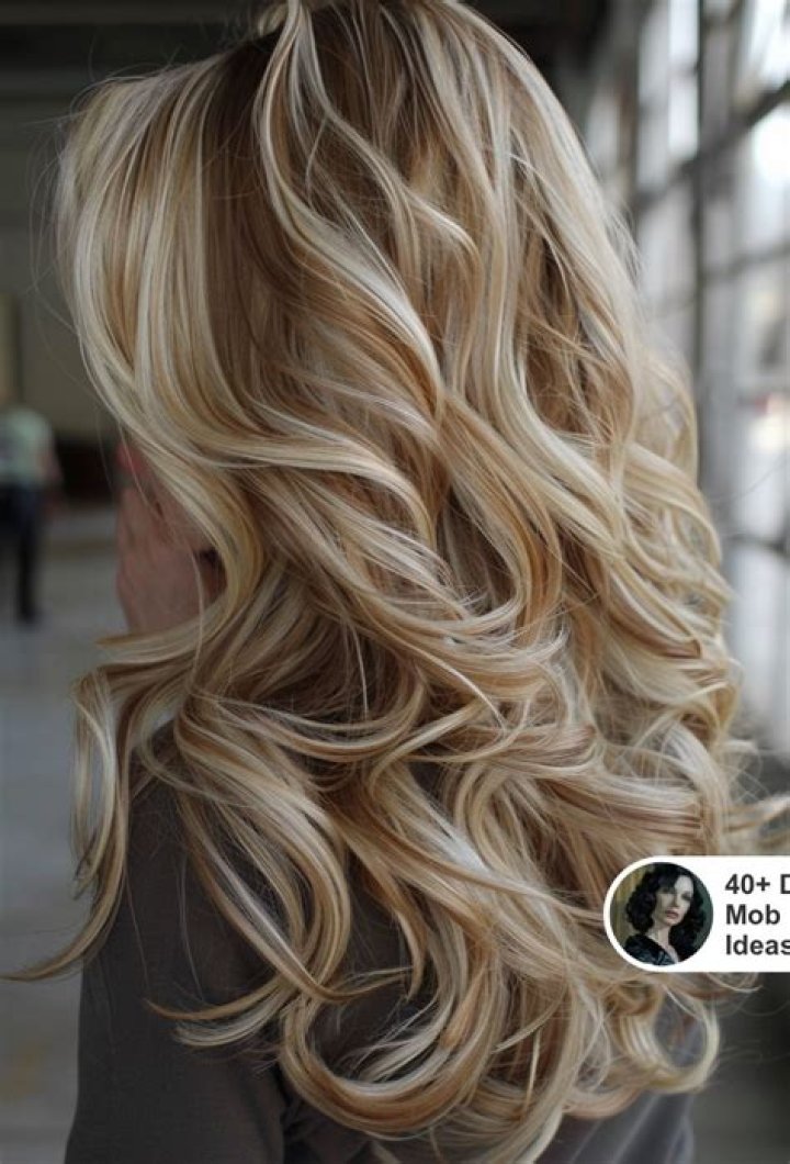 Miranda Lambert Celebrity Hair and Makeup at the CMA Awards 2016