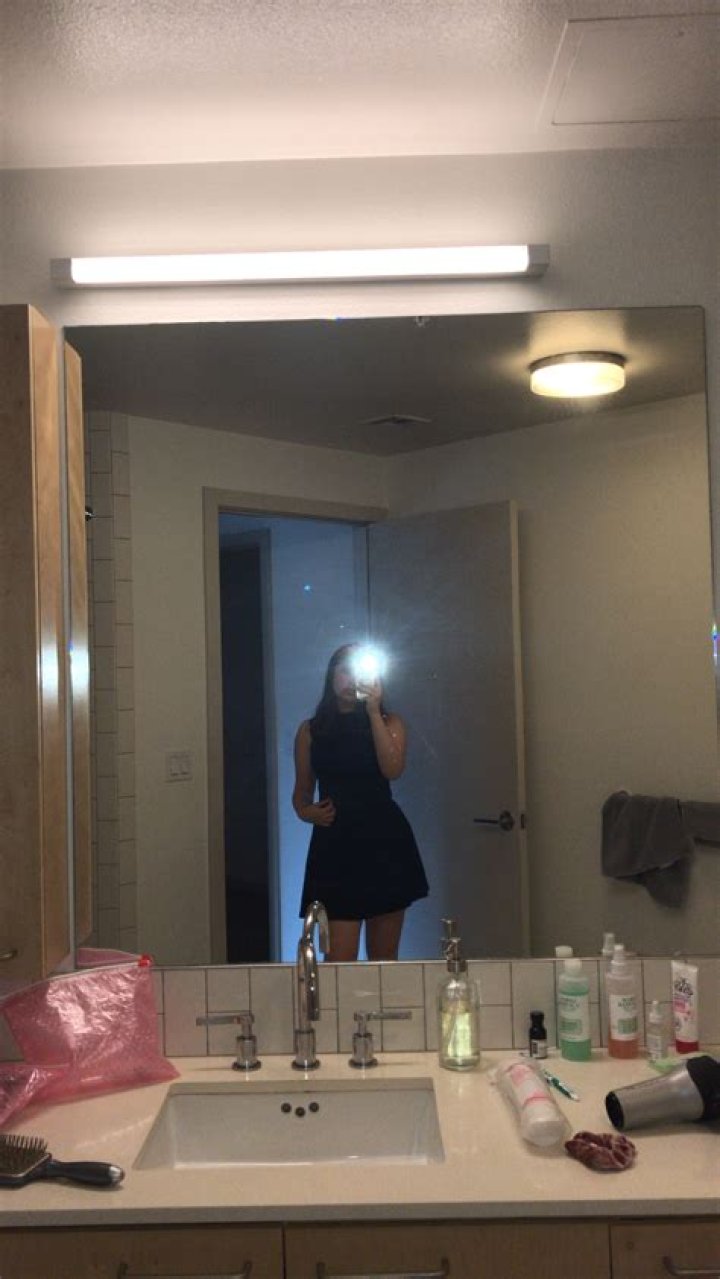 mirror selfie in hotel Hotel mirrors, Mirror selfie, Mirror