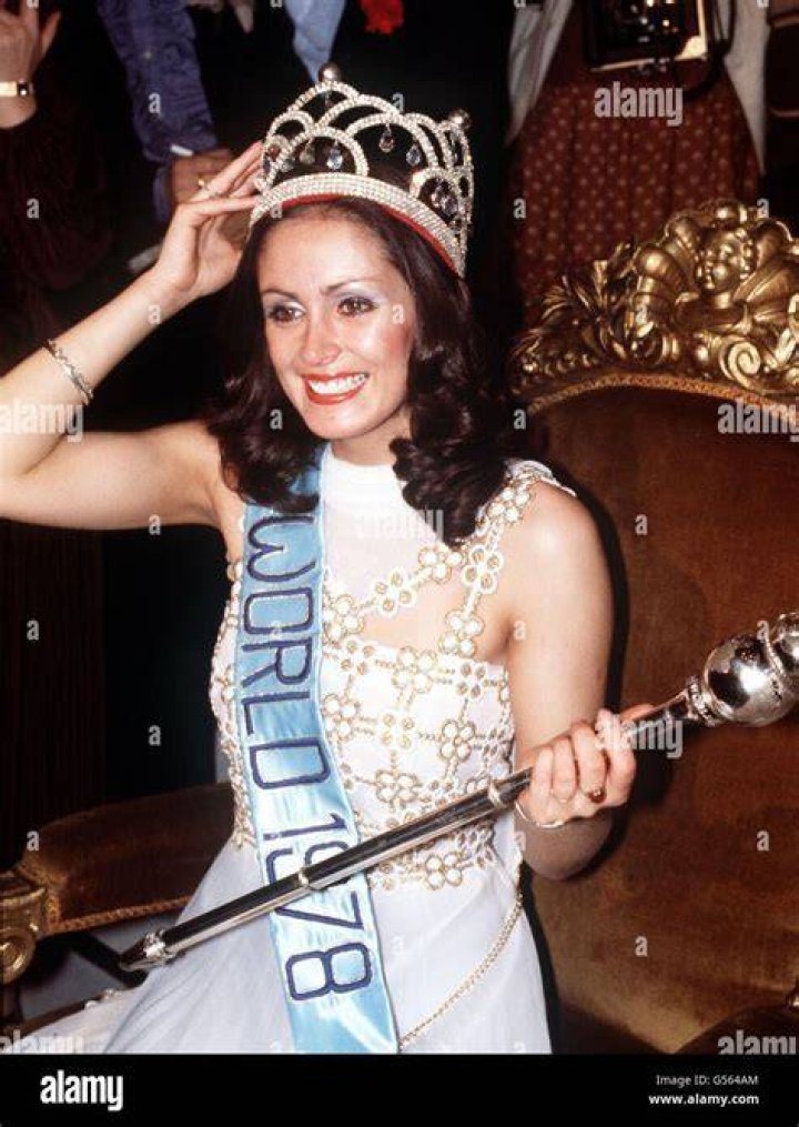 MISS WORLD 1978 Miss Argentina, 19 year old Silvana Suarez, enthroned