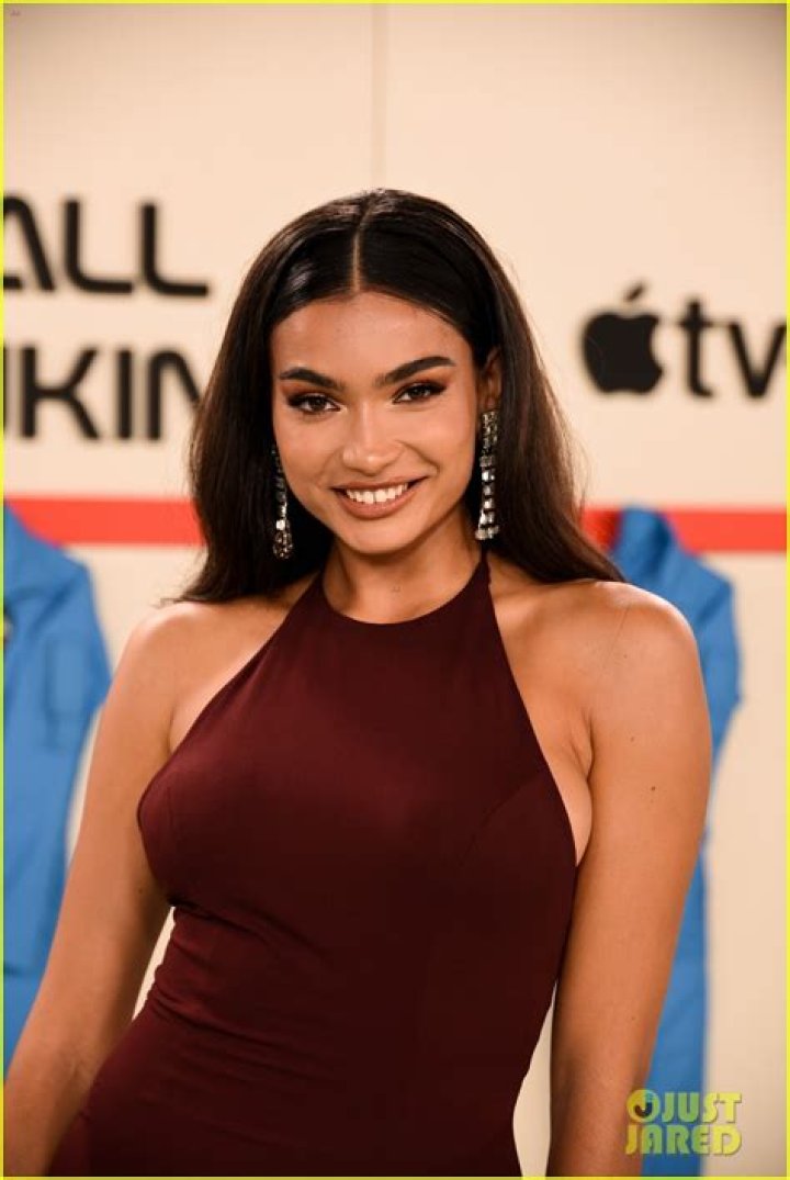 Model Kelly Gale To Make Acting Debut In Gerard Butler's 'The Plane