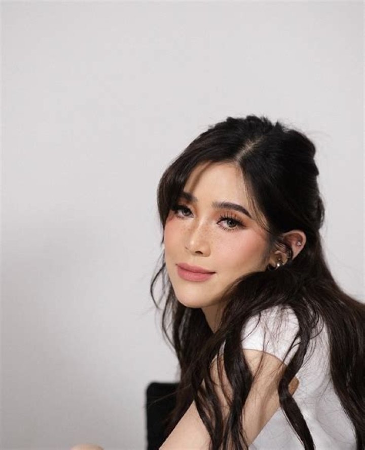 Moira Still Dominates Spotify as the only Filipina Artist to Exceed 1B