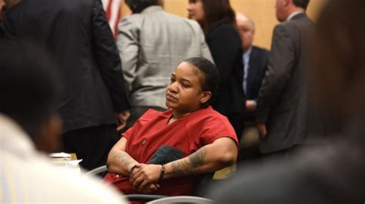 Mom accused in freezer case flips off courtroom