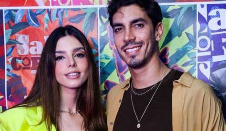 Namorando oficialmente, Giovanna Lancellotti posa com o amor Jovem Pan