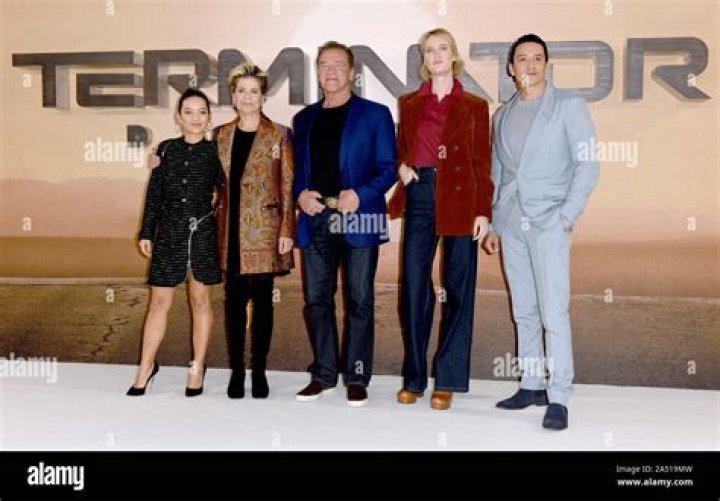 Natalia Reyes, Linda Hamilton, Arnold Schwarzenegger, Mackenzie Davis