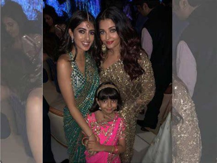 Navya Naveli Nanda, Aishwarya Rai, Aaradhya are all smiles as they pose
