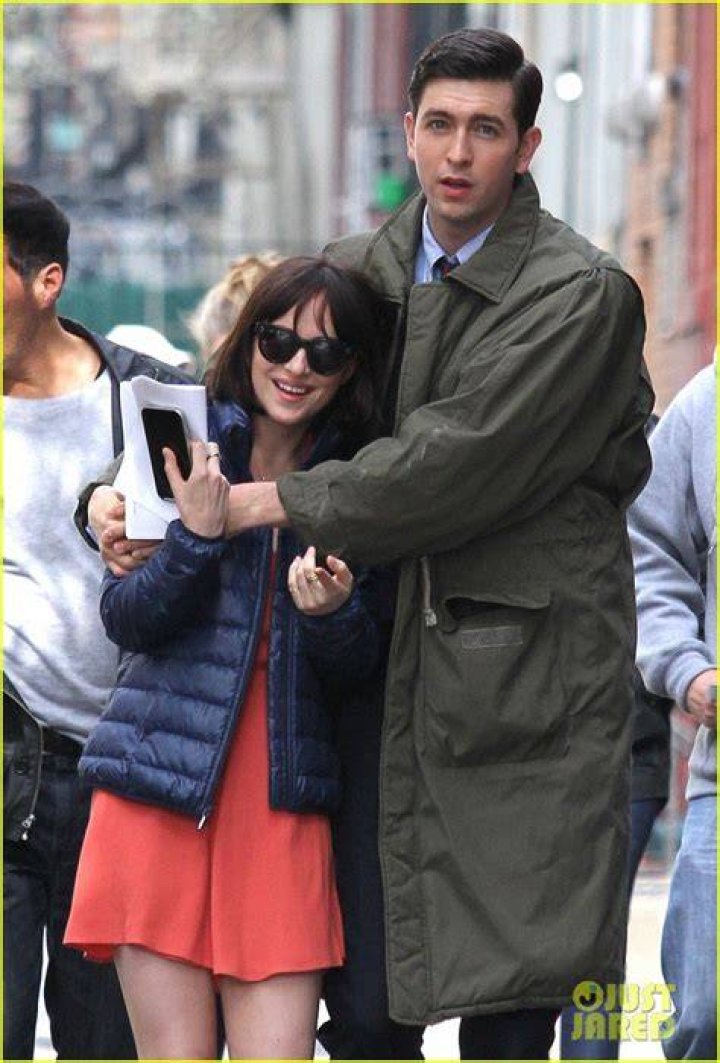 Nicholas Braun & Dakota Johnson Are The Cutest Couple Ever On 'How To