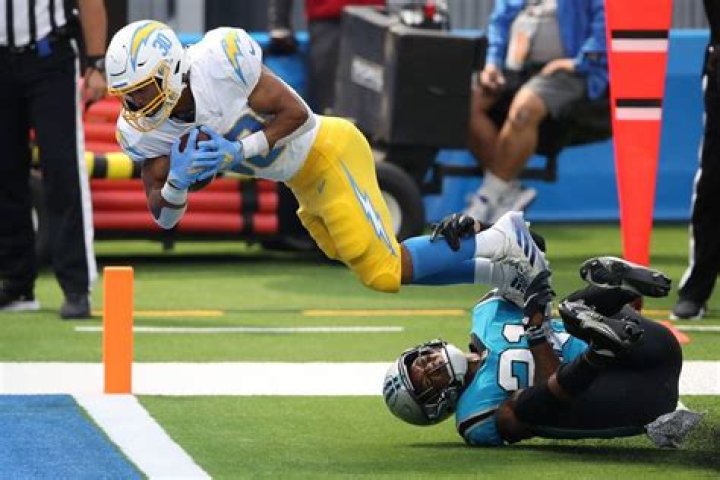 Nick Chubb, Austin Ekeler & More Injured During Week 4 Of NFL Season