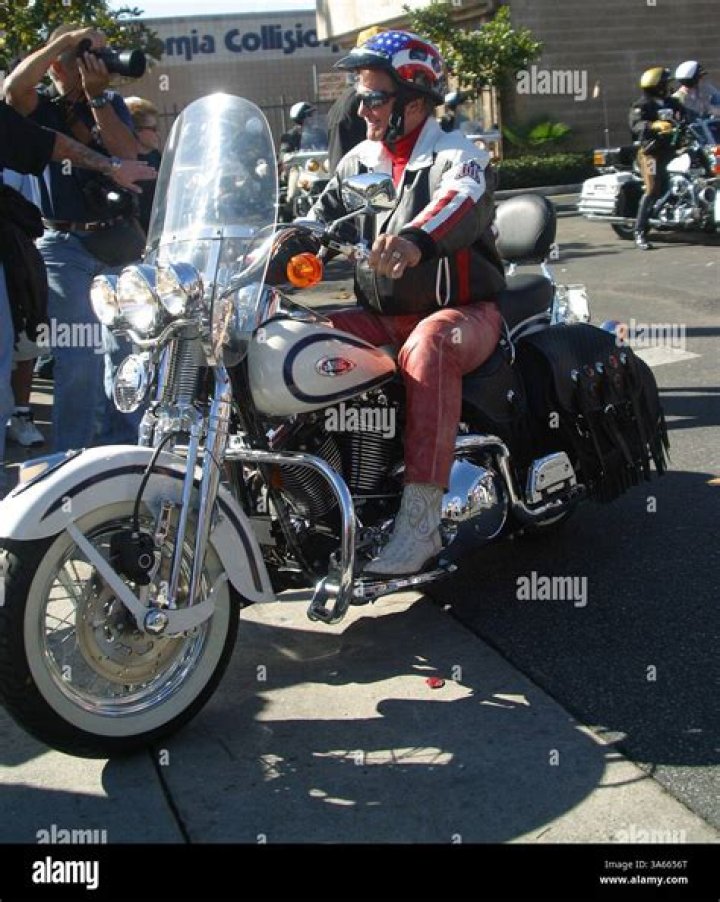 Nov. 10, 2002 Los Angeles, CALIFORNIA, USA VICTOR ALFIERI ..LOVE