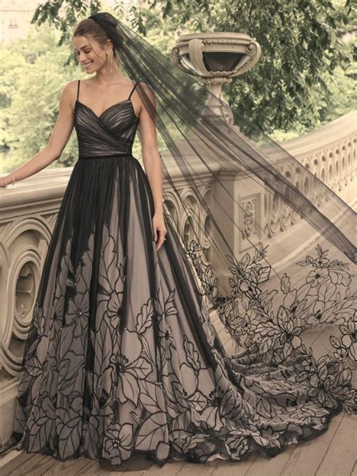 Novia dark,vestido negro Foro Moda Nupcial