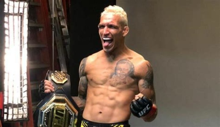 Nowy mistrz UFC, Charles Oliveira, rekordzistą organizacji MMAROCKS