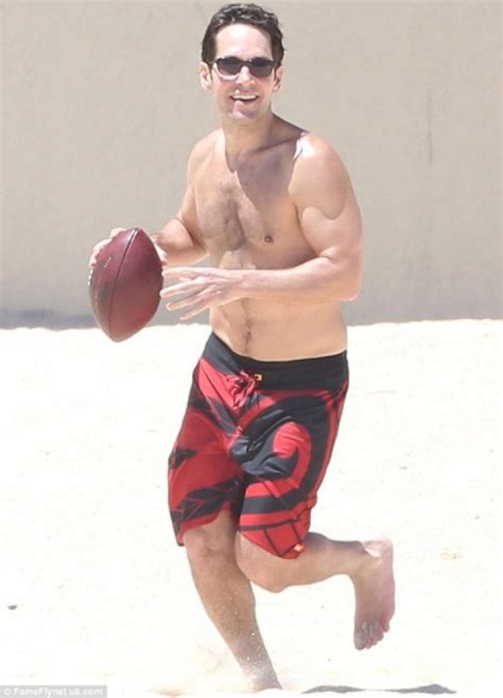 Paul Rudd reveals his buff physique as he enjoys a holiday in Mexico