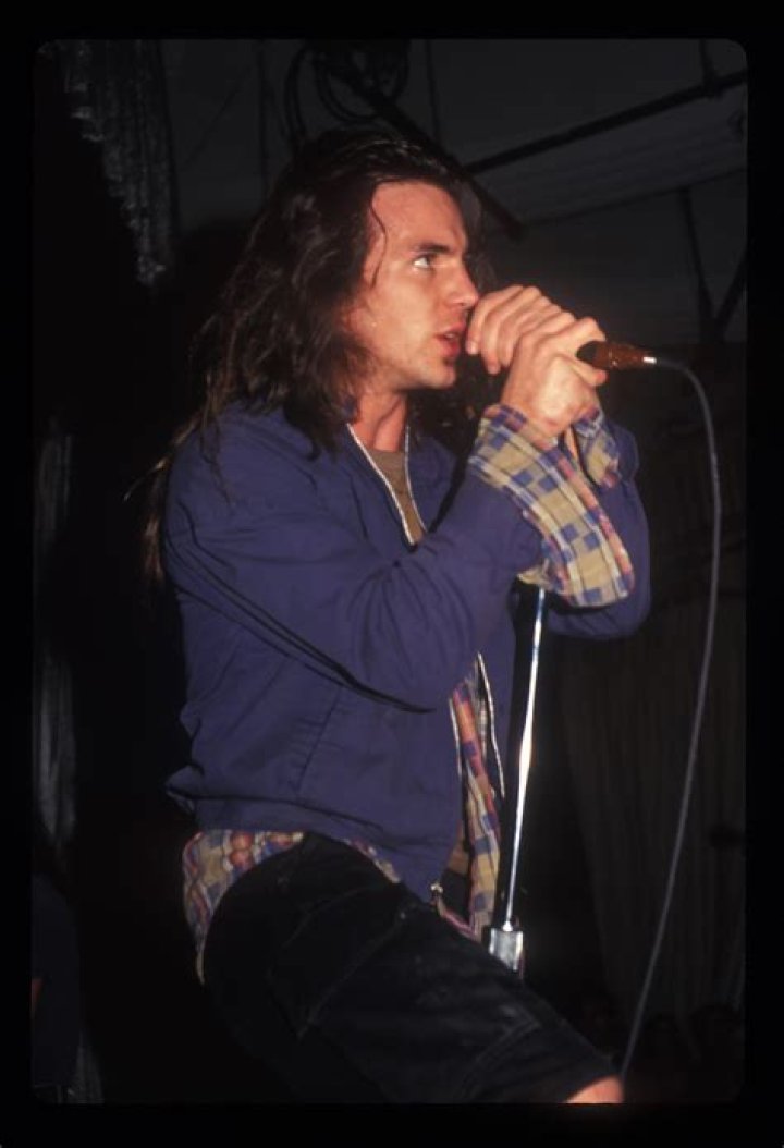 Pearl Jam Singer Eddie Vedder Believes His Father's Guitar Has
