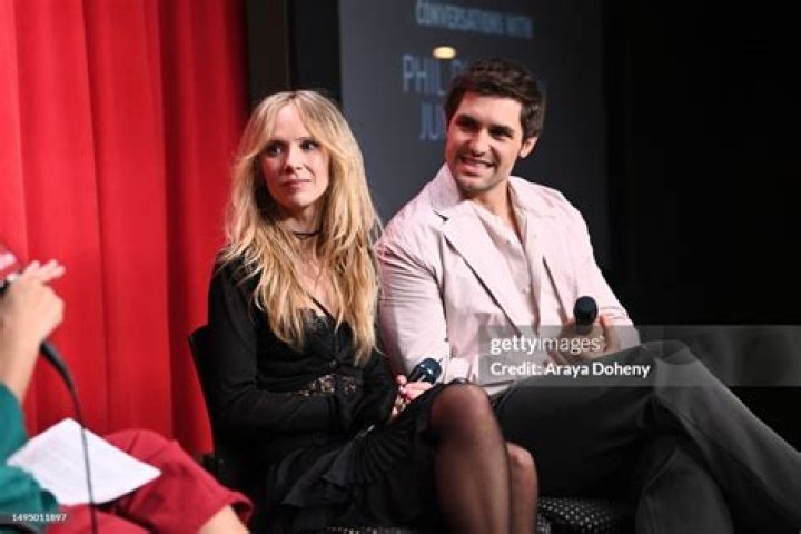 Photo phil dunster juno temple neiman marcus holiday event 01 Photo